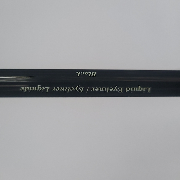 Illamasqua Liquid Eyeliner - Black - Picture 3 of 5